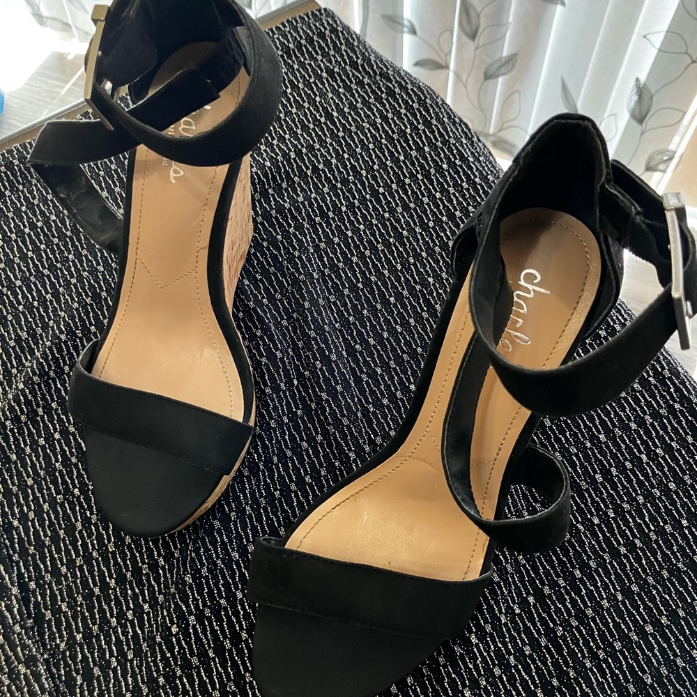 Black wedge heels 
3inch
Cross ankle strap
Gold buckle
Suede